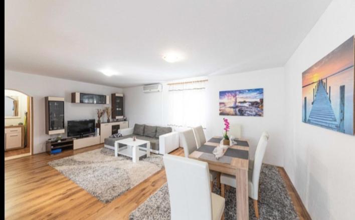 Kaštela Apartman Marinovic מראה חיצוני תמונה